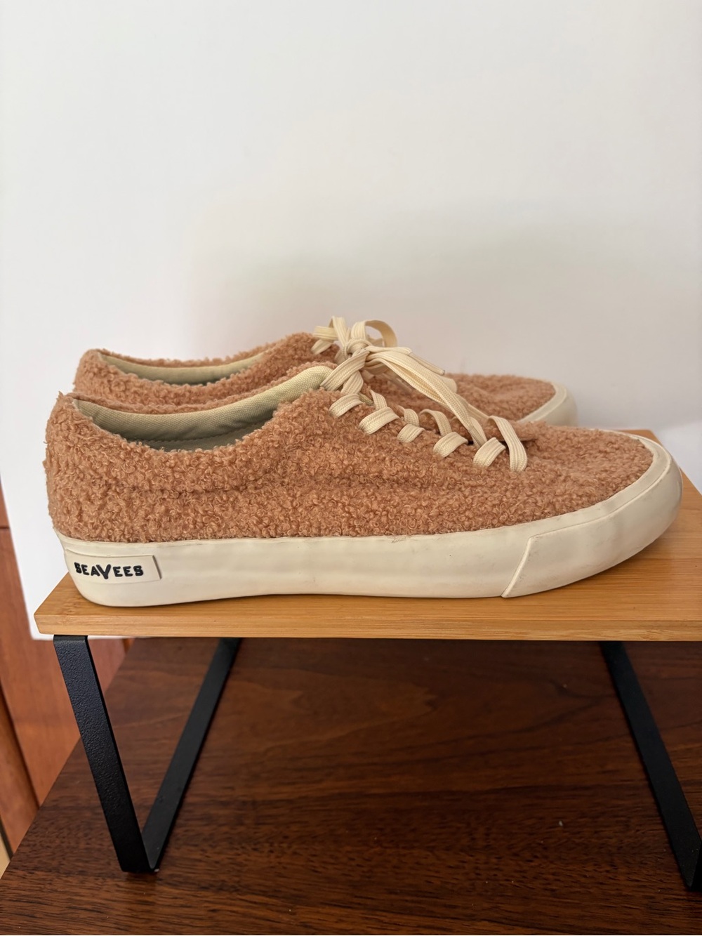 SeaVees Women’s Gallery Vegan Sherpa Low-Top Sneakers Camel w Cream Laces Sz 9